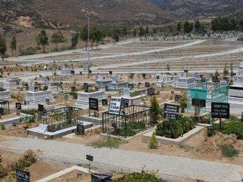 KABRISTAN - İzmir`de Bayram Ulaşımı Yarı Yarıya Ucuz Olacak