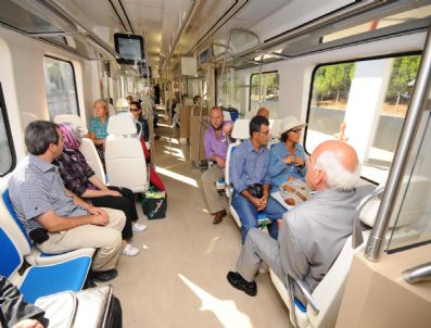 İzmir’de Bayram Ulaşımı Yarı Yarıya Ucuz