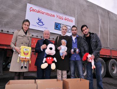 SELAMI ÖZTÜRK - Kadıköylüler, Depremzede Çocuklara Şeker ve Oyuncak Gönderdi