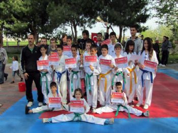 ADEM YıLMAZ - Muratpaşa`lı Tekvandoculardan Şampiyonluk Kupası