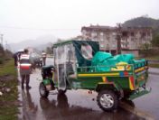 Otomobil Patpata Çarptı: 3 Yaralı