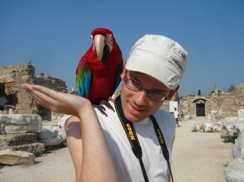 Papağan Şakir, Turizm Sezonunda 850 Turistle Hatıra Fotoğrafı Çektirdi