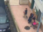 Sokak ortasında saç başa kavga