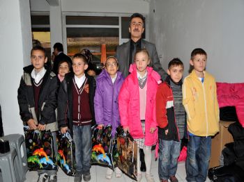 Utso 500 Öğrenciye Kışlık Mont ve Bot Yardımı Yaptı