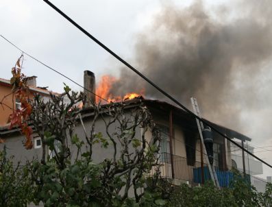 FIKIRTEPE - Yangına Giden İtfaiye Aracının Merdiveni Köprüye Takıldı