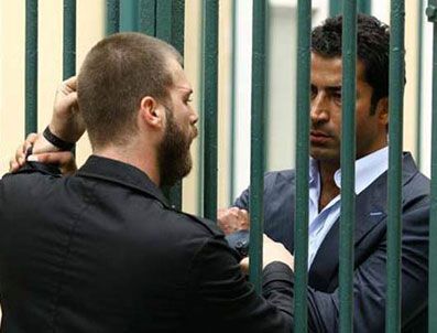 BEREN SAAT - Yunanistan'da kadınlar Kıvanç ve Kenan'la avunuyor