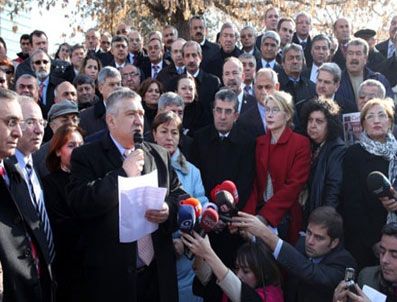 EMİNE ÜLKER TARHAN - Meclis önünde Balbay'ın tutukluluğu protesto edildi