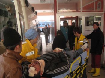 MÜKERREM AKAY - Muş'ta Yoğun Sis Kazaya Yol Açtı: 7 Yaralı