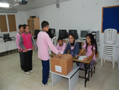 MUHAMMET AKTAŞ - Öğrenciler Sandık Başına Gitti