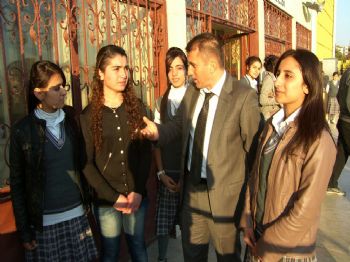 MEHMET KARA - Vanlı Öğrenciler, Silopi'de Yeni Okullarında Yaşadıklarını Anlattı