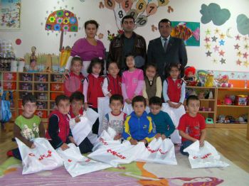 500 Öğrenciye Bayramlık Kıyafet Dağıttı