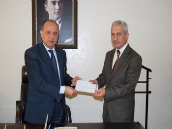 İZZETTIN SEVGILI - Anadolu Öğretmen Lisesi Somali`ye 2 Bin 500 Lira Gönderdi