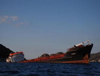 MAGOSA - Antalya Açıklarında Kuru Yük Gemisi Kayalıklara Çarptı