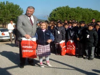 HÜSEYIN KAYACıK - Burhaniye’de Bayram Öncesi Bin Öğrenci Sevindirildi