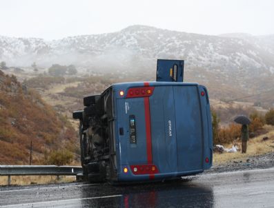Cezaevi Aracı Devrildi : 1 Asker Şehit, 11 Yaralı