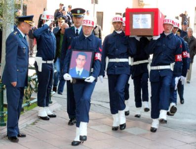 ÜLKER CAN - Şehit Pilot Eskişehir`de Toprağa Verildi