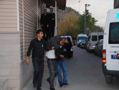 16 Yaşındaki Erkek Çocuğunu Pazarlayan Şebeke Çökertildi