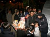 Deprem Bölgesinde 'bayramlık' İzdihamı