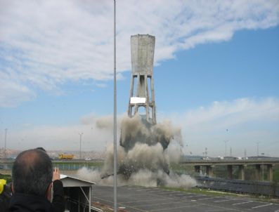 Hasarlı Binalara 5 Saniyede Yıkım