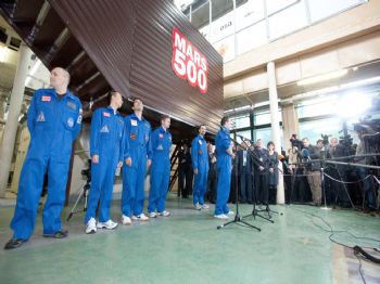 Kızıl Gezegen`e 520 Günlük `sanal Yolculuk` Sona Erdi