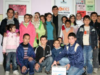 Okuma Salonlarından 900 Aileye Kurban Yardımı