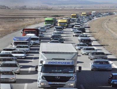 Tem Otoyolu`nda Trafik Felç Oldu