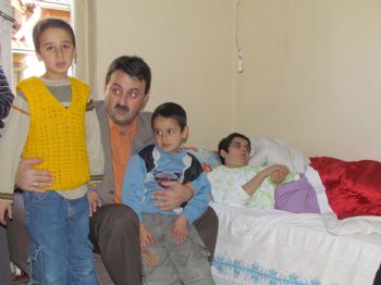 Ak Partili Gülşen, Fakirlere Bayram Ziyaretine Gitti