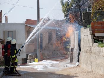 Alev Alev Yanan Doğalgaz Panosu Herkesi Korkuttu