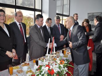 BALıKESIR BELEDIYESI - Balıkesir`de 36 Acemi Kasap Hastanelik Oldu