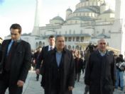 Başbakan Yardımcısı Arınç, Bayram Namazını Kocatepe Camii`nde Kıldı
