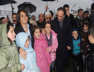 HASIP KAPLAN - BDP`li vekiller çadırkentte bayramlaştı