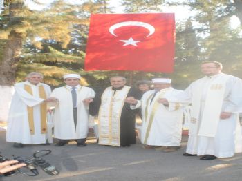 KATOLİK KİLİSE - Din Adamları ‘dinler Buluşması’nda Bir Araya Geldi