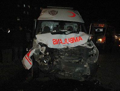 EĞERCI - Hasta Taşıyan Ambulans Kaza Yaptı
