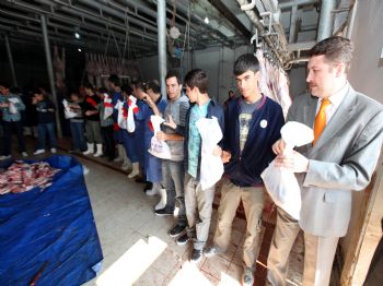 İrak’ın Kuzeyindeki Türk Okulu, 10 Bin Aileye Kurban Eti Dağıttı