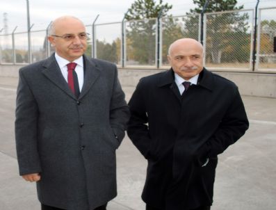 SADIK YAKUT - Kayseri Protokolü Van`a Gitti