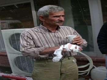 Kurban Yerine Kendilerini Kesen 23 Kişi Hastanelik Oldu