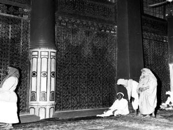 Medine’ye Siyah-beyaz Yolculuk