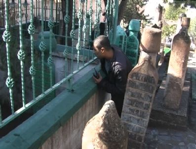 Mezarlıkta Bomba Paniği