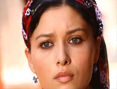 NURGÜL YEŞİLÇAY - Nurgül Yeşilçay çingene 'Nadya' oldu