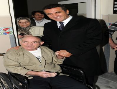 Sarıgül Bayramda Darülaceze`yi Ziyaret Etti