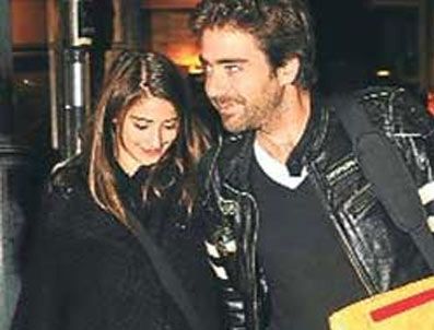 Mutluluğu yüzünden okunuyor