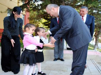 SÜLEYMAN ÇAKıR - Eskişehir Valisi Kadir Koçdemir Yaşlılar ve Çocuklarla Bayram Sevincini Paylaştı