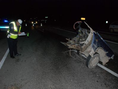 İkiye Bölünen Otomobilde 2 Kişi Öldü