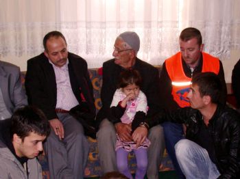MEHMET ERASLAN - Kimse Yok Mu Gönüllüleri Bitlis`te Terör Mağduru Aileyi Unutmadı