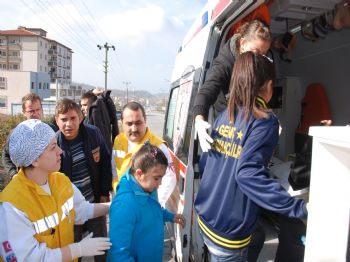 Aynı Yönde Giden Otomobiller Çarpıştı, 3 Yaralı