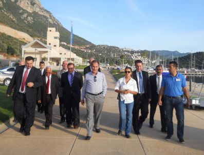 SELAMI KAPANKAYA - Bakan Günay Kaşlılarla Bayramlaştı