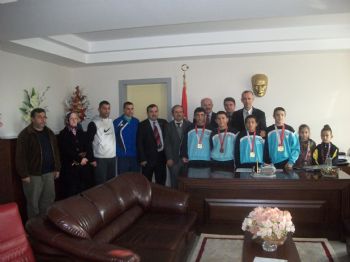 BILGE AKTAŞ - Gürsu Kaymakamından Şampiyonlara Ödül