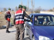 Jandarma Tatilcilere Bayram Şekeri Dağıttı