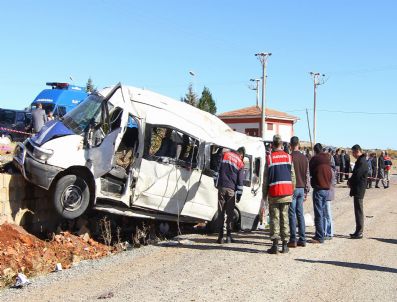 Lastiği Patlayan Minibüs Takla Attı: 4 Ölü, 15 Yaralı