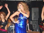 Petek Dinçöz Kıbrıs'ı salladı